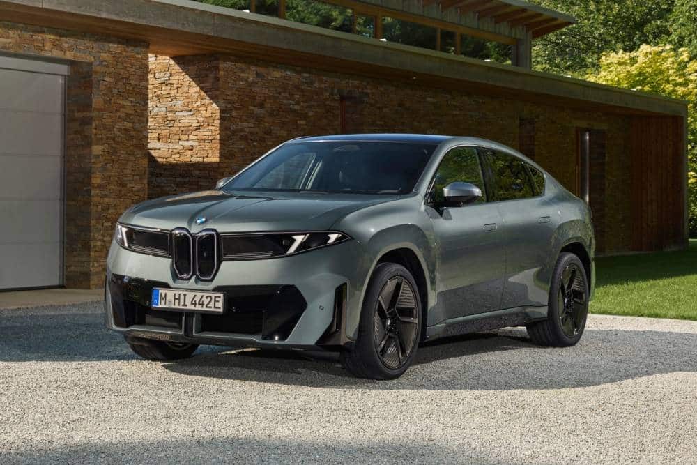 https://cdn.autogreeknews.gr/wp-content/uploads/2026/10/new-bmw-ix4-8-1.jpg