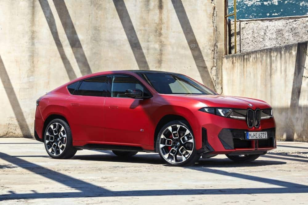 https://cdn.autogreeknews.gr/wp-content/uploads/2026/10/new-bmw-ix4-9-1.jpg