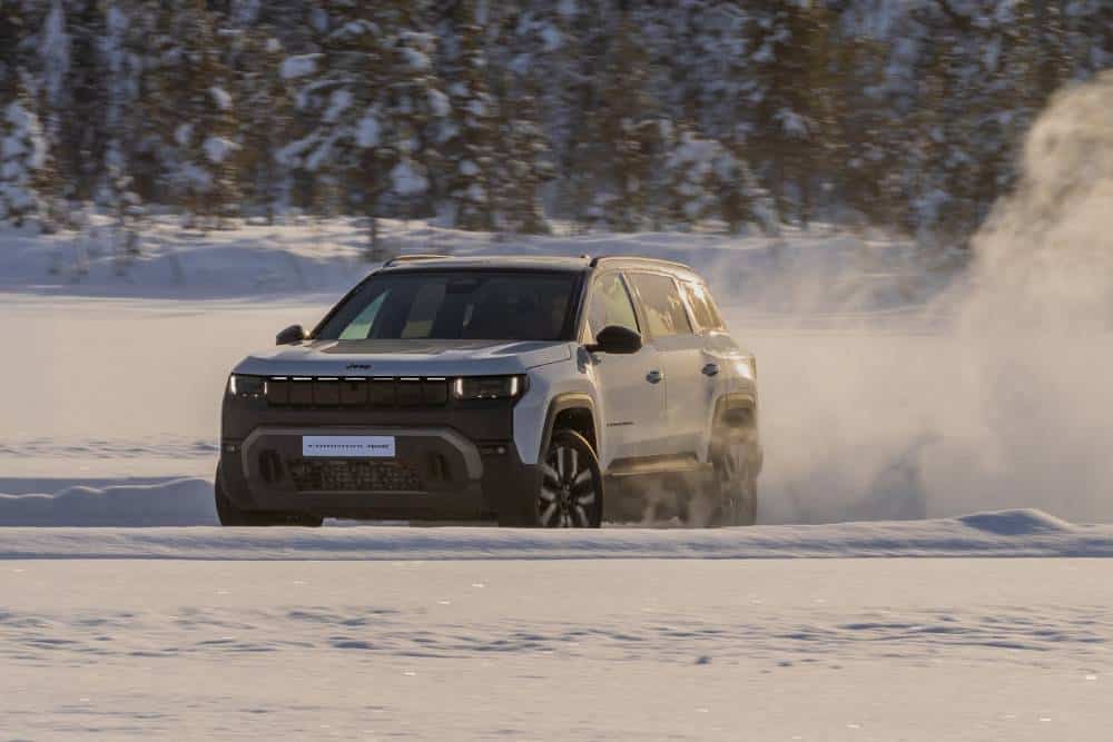 https://cdn.autogreeknews.gr/wp-content/uploads/2026/10/new-compass-4xe-sport-1-1.jpg