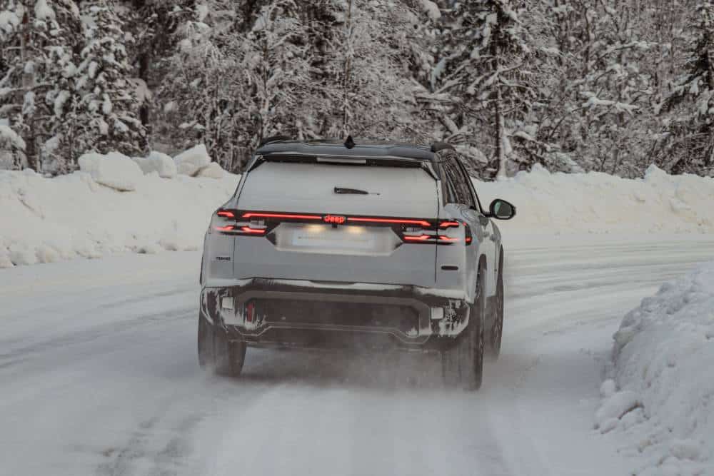 https://cdn.autogreeknews.gr/wp-content/uploads/2026/10/new-compass-4xe-sport-5-1.jpg