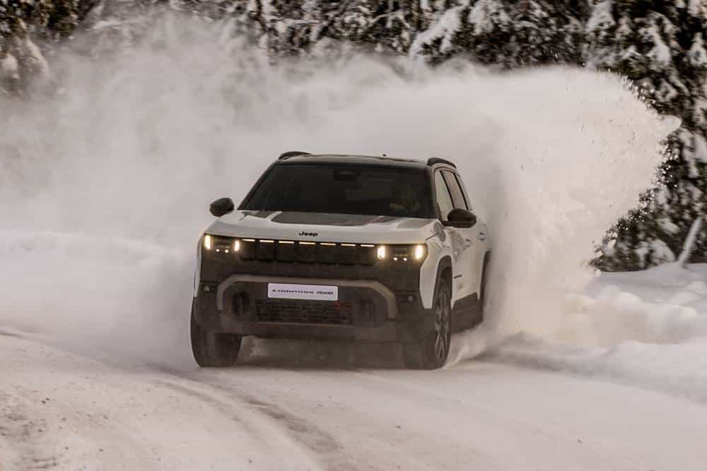 https://cdn.autogreeknews.gr/wp-content/uploads/2026/10/new-compass-4xe-sport-7.jpg