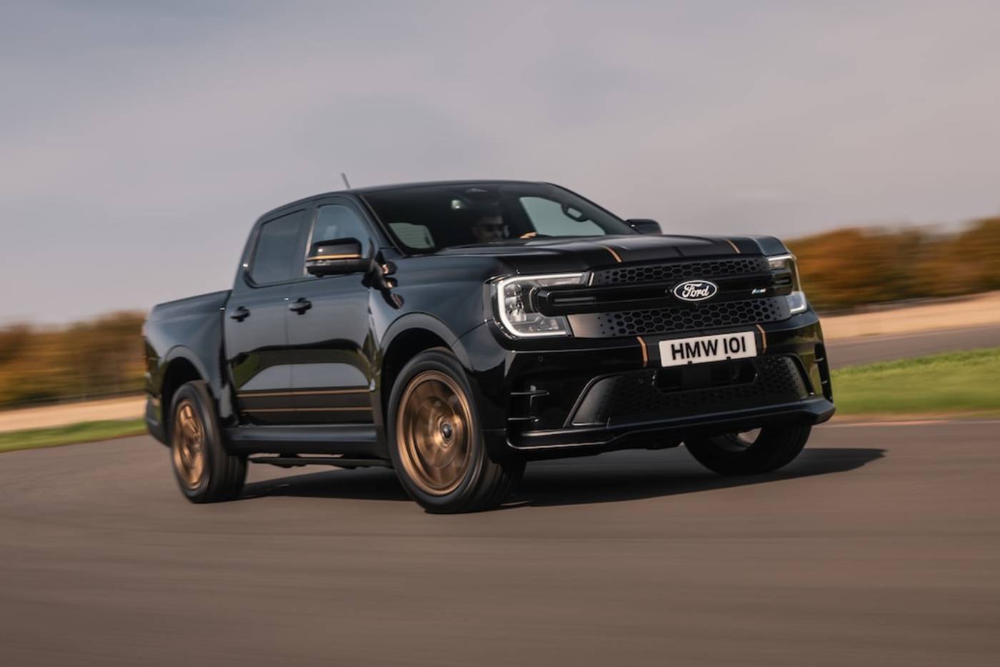 https://cdn.autogreeknews.gr/wp-content/uploads/2026/10/new-ford-ranger-ms-rt-champion-edition-1.jpg