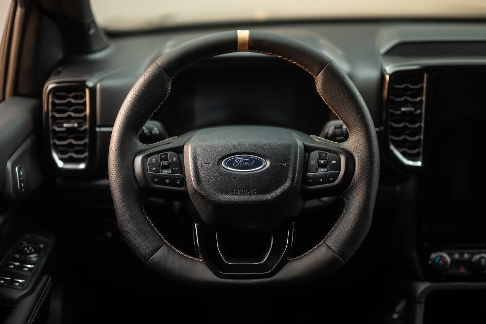 https://cdn.autogreeknews.gr/wp-content/uploads/2026/10/new-ford-ranger-ms-rt-champion-edition-3.jpg
