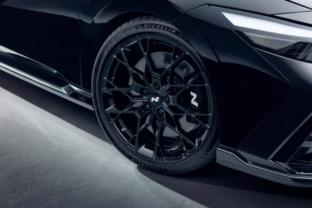 https://cdn.autogreeknews.gr/wp-content/uploads/2026/10/new-hyundai-elantra-n-monochrome-7.jpg