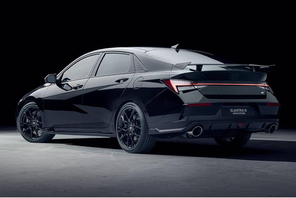 https://cdn.autogreeknews.gr/wp-content/uploads/2026/10/new-hyundai-elantra-n-monochrome-9.jpg