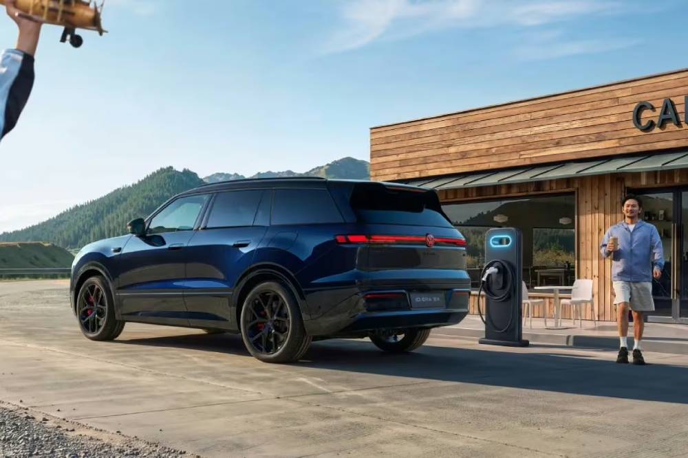 https://cdn.autogreeknews.gr/wp-content/uploads/2026/10/new-vw-id.8-era-x-03.jpg