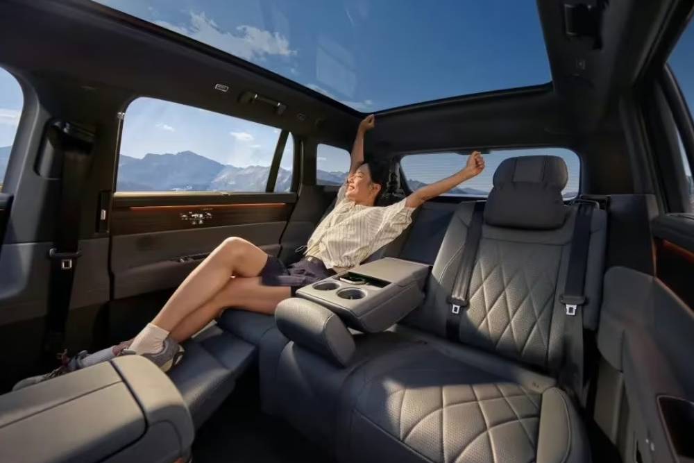 https://cdn.autogreeknews.gr/wp-content/uploads/2026/10/new-vw-id.8-era-x-04.jpg