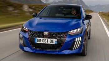 H «καυτή» τιμή του πιο hot νέου Peugeot E-208 GTi