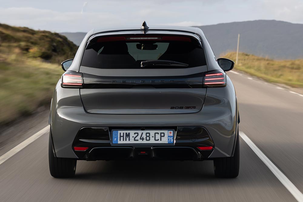 https://cdn.autogreeknews.gr/wp-content/uploads/2026/10/peugeot-e-208-gti-4.jpg