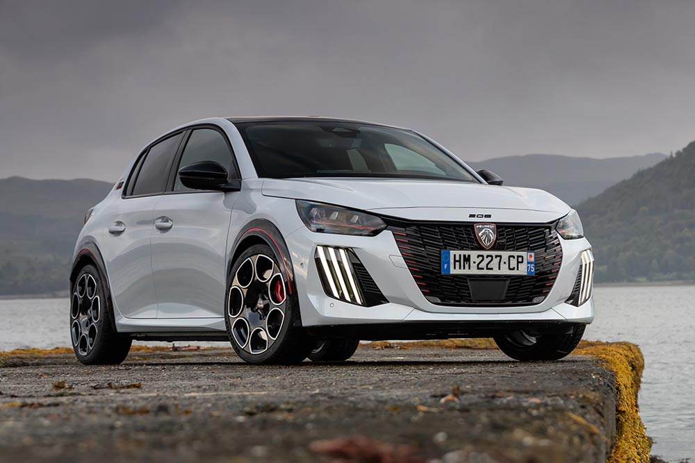 https://cdn.autogreeknews.gr/wp-content/uploads/2026/10/peugeot-e-208-gti-9.jpg
