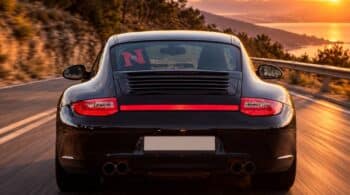 Ποια χώρα βάζει κόφτη ιπποδύναμης στους νέους οδηγούς;