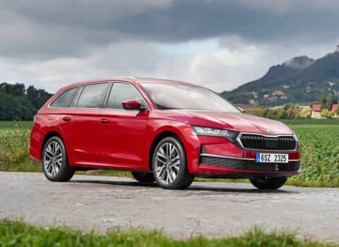 Η Skoda Octavia αποκτά για πρώτη φορά full hybrid κινητήρα