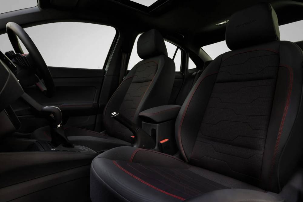 https://cdn.autogreeknews.gr/wp-content/uploads/2026/10/skoda-slavia-my26-12.jpg