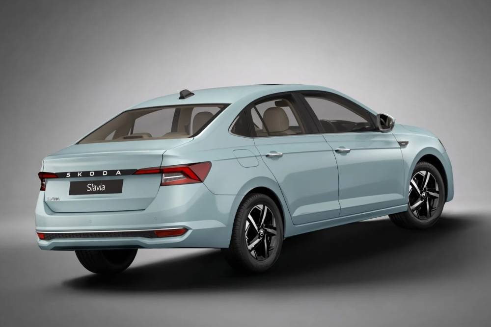 https://cdn.autogreeknews.gr/wp-content/uploads/2026/10/skoda-slavia-my26-3.jpg