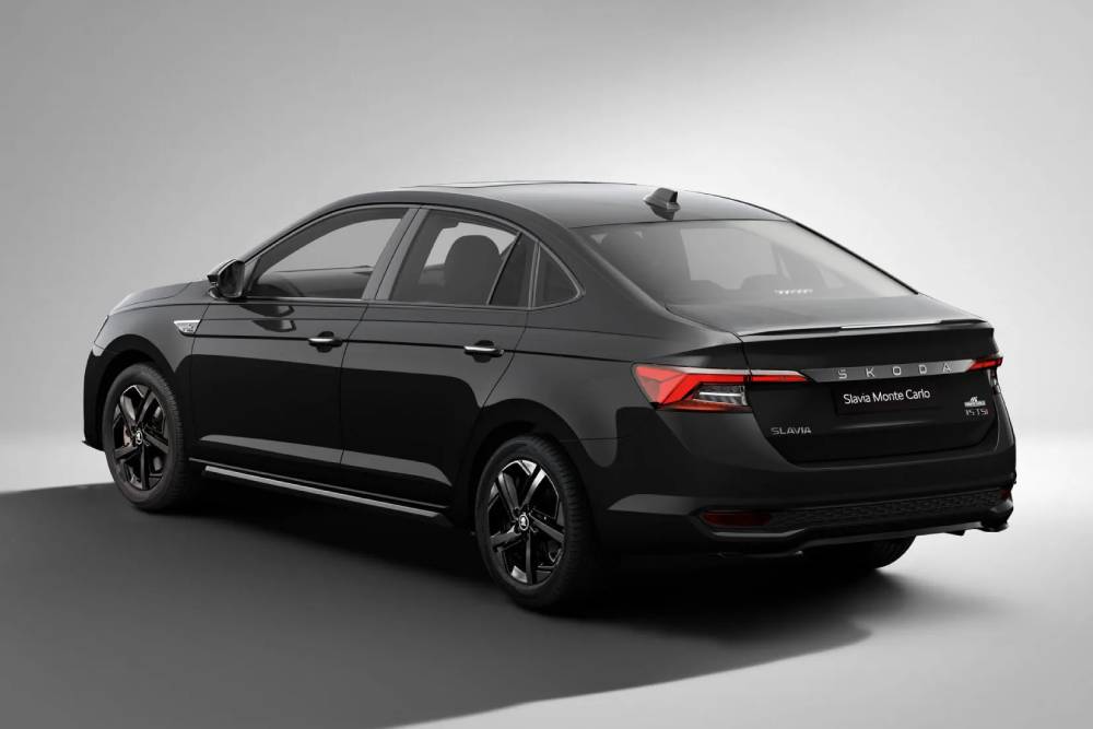 https://cdn.autogreeknews.gr/wp-content/uploads/2026/10/skoda-slavia-my26-9.jpg
