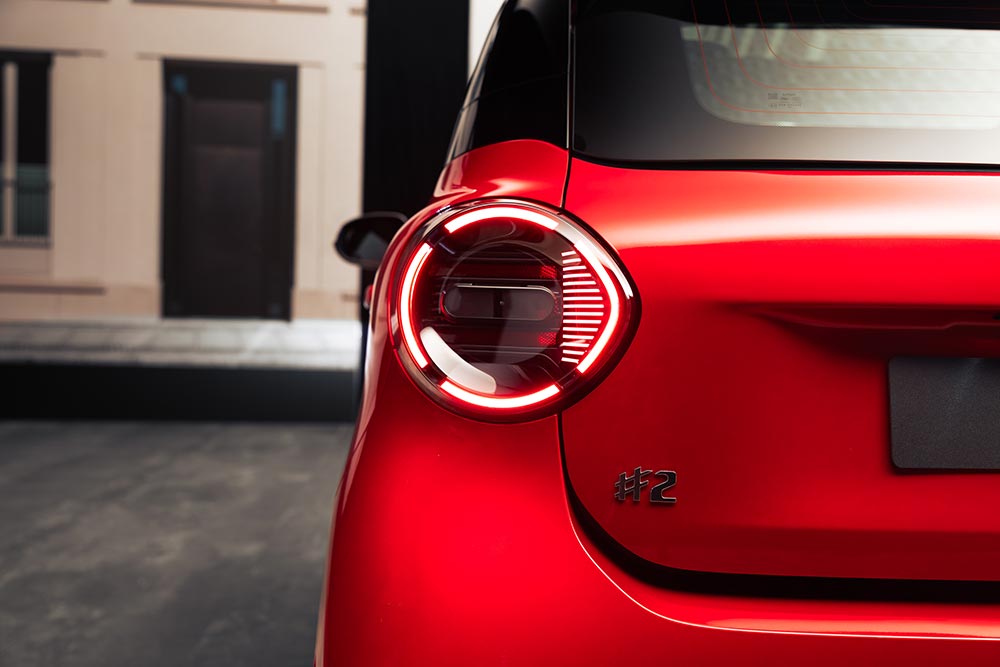 https://cdn.autogreeknews.gr/wp-content/uploads/2026/10/smart_hashtag2_premium_laser-red_rgb_10.jpg