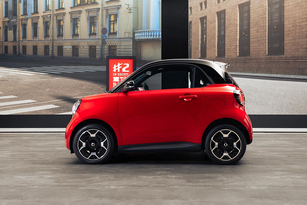 https://cdn.autogreeknews.gr/wp-content/uploads/2026/10/smart_hashtag2_premium_laser-red_rgb_6.jpg