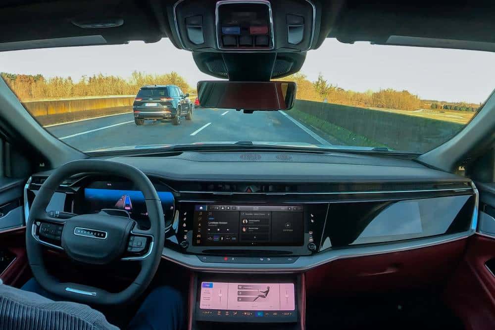 https://cdn.autogreeknews.gr/wp-content/uploads/2026/10/stellantis-autonomous-tech-2.jpg