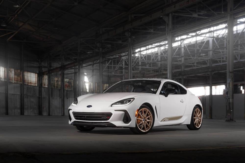 https://cdn.autogreeknews.gr/wp-content/uploads/2026/10/subaru-brz-zc15-02.jpg