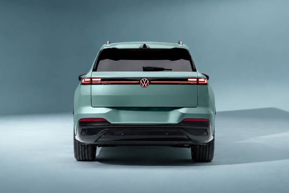 https://cdn.autogreeknews.gr/wp-content/uploads/2026/10/vw-id.-aura-rear-01.jpg